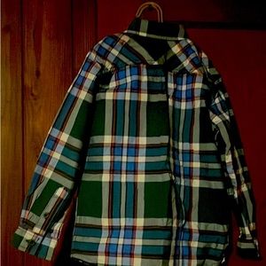 It comes with bottoms for boys it’s never been worn , its fresh out the box